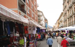 Wicki Carreisen Luino Markt Und Shopping