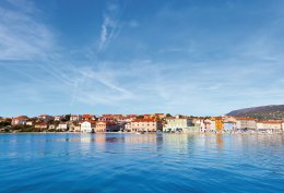 &copy; motorolka-shutterstock.com/2013